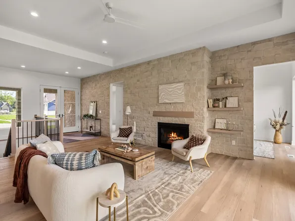 17212 Springbrook Trl, Waukee, IA 50263