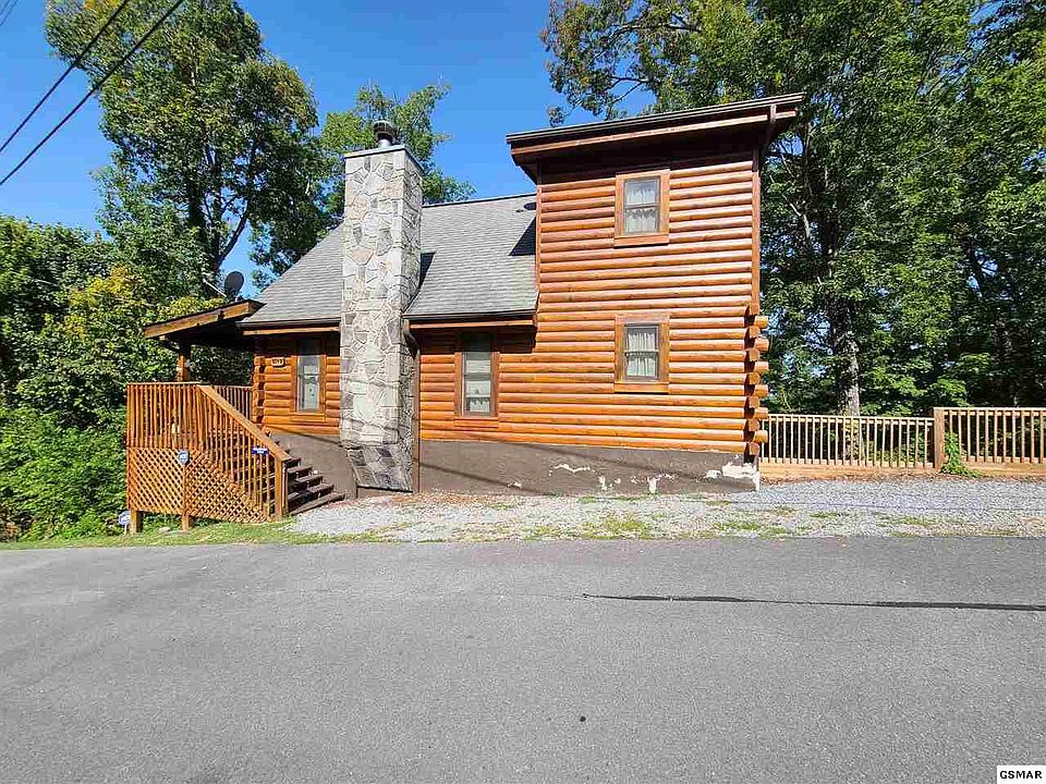 1st image of 1045 Willard Way