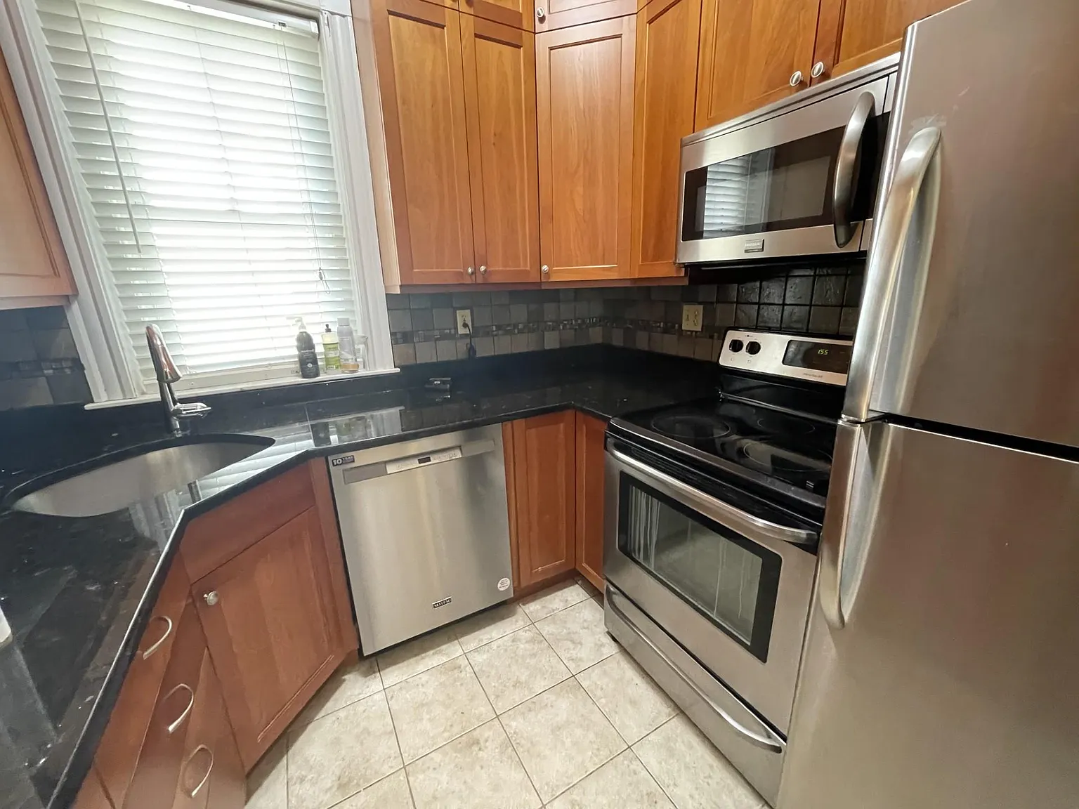 3 bed, 1335 sqft, $4,500 — Photo 3