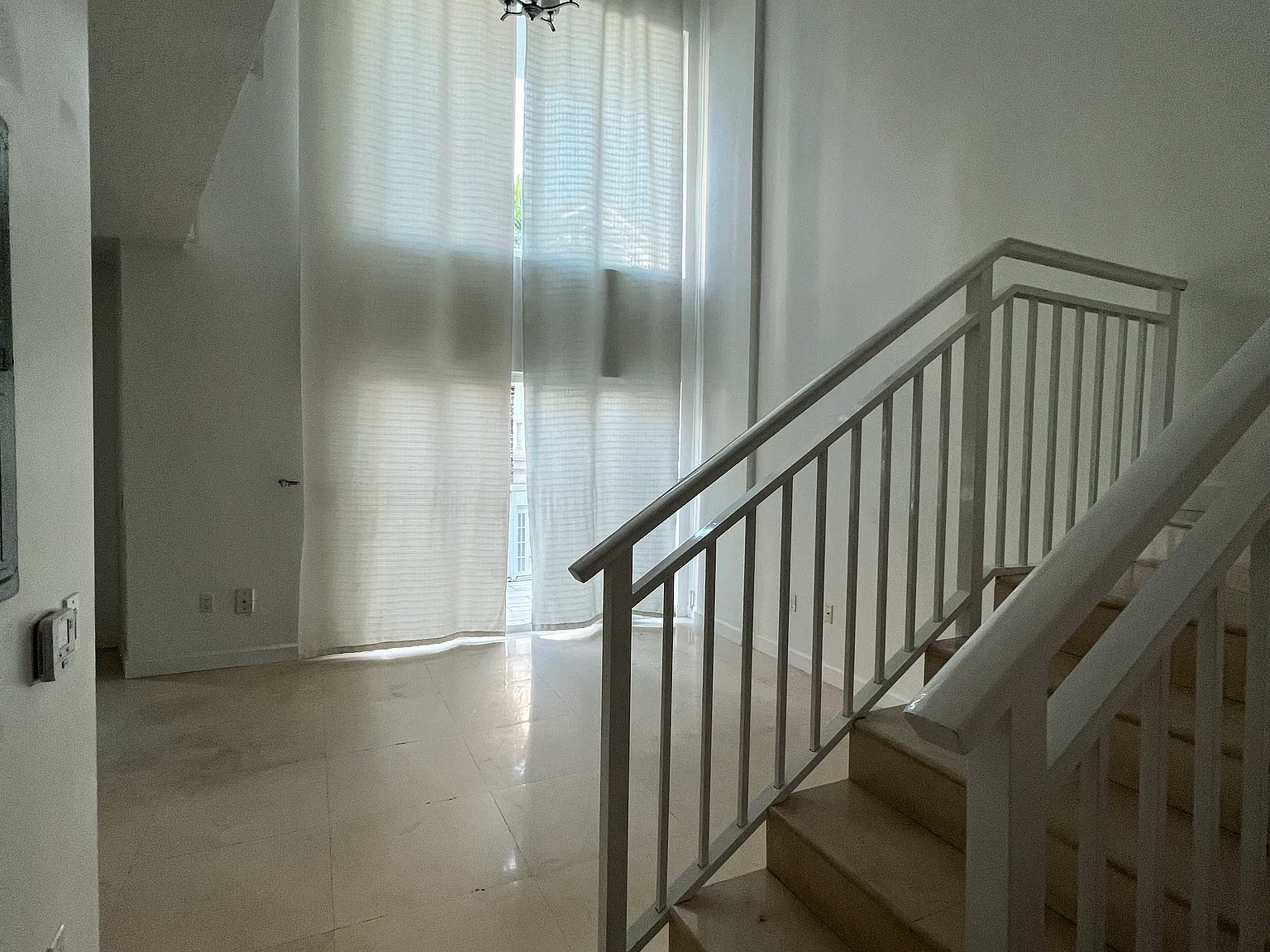 1 bed, 1.5 bath, 750 sqft, $2,700 — Photo 2