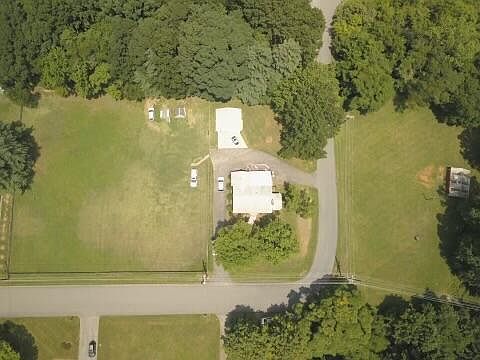 2nd image of 1659 Shady Knoll Ave