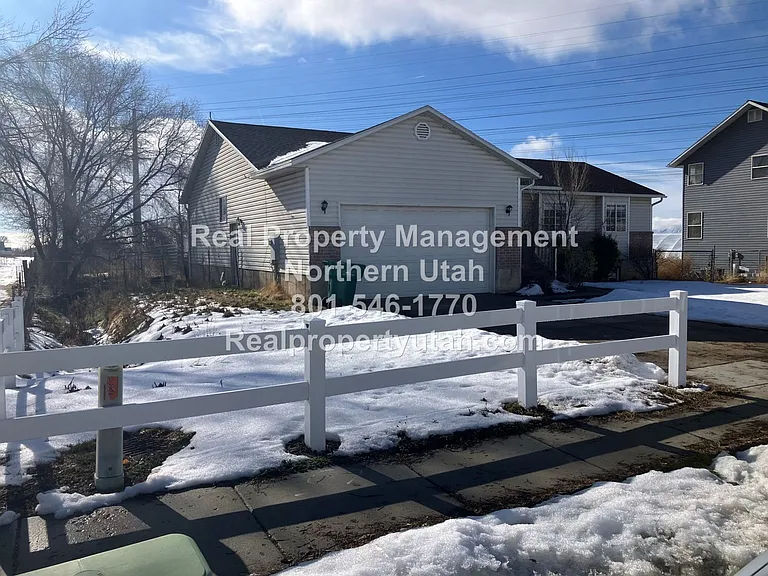 3051 W Gordon Ave — Photo 2