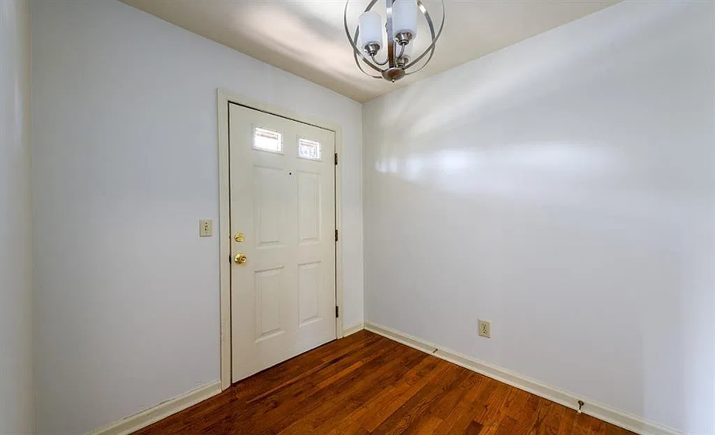 4 bed, 2.5 bath, 2125 sqft, $2,275 — Photo 4