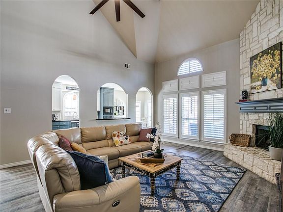 4th image of 503 Connemara Ct