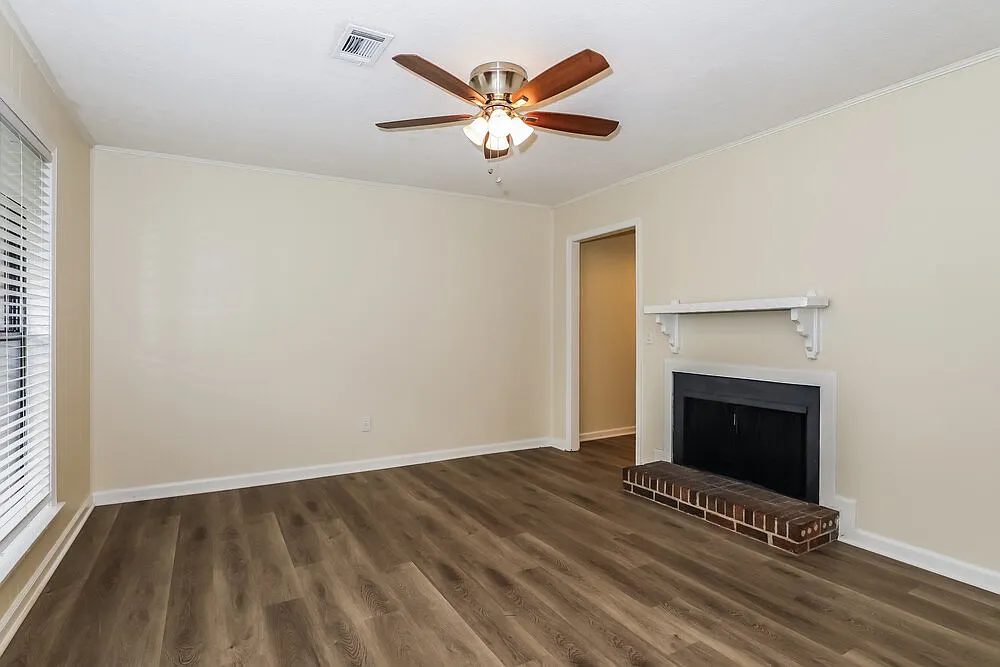 3 bed, 1.5 bath, 1125 sqft, $1,710 — Photo 4