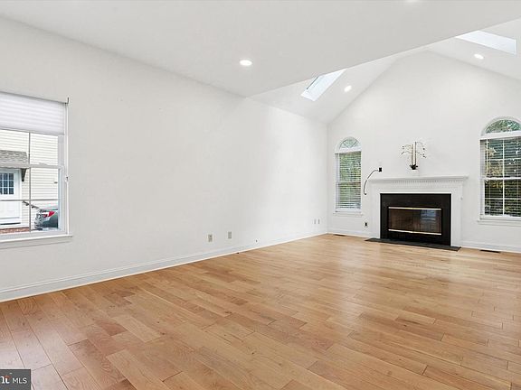 3rd image of 22 Bradley Dr