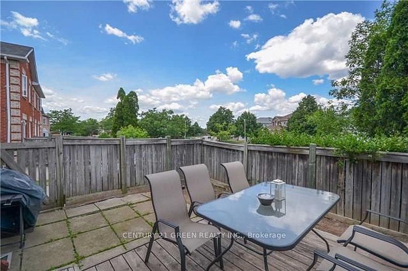 Brampton Townhouse for rent - 4 Bedrooms — photo 16