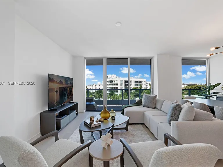 9221 E Bay Harbor Dr #610 — Photo 4