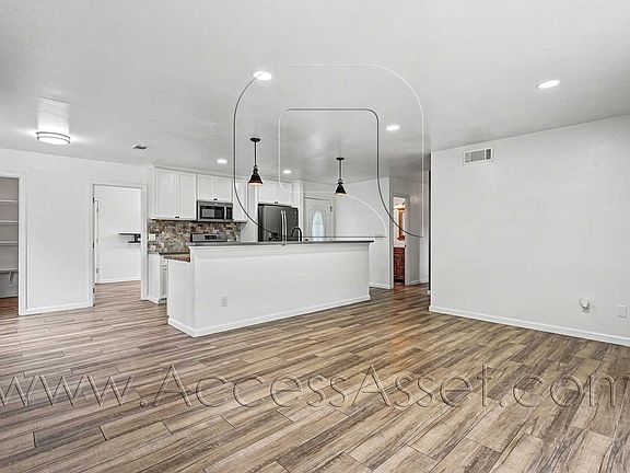 3rd image of 9455 Cathywood Dr