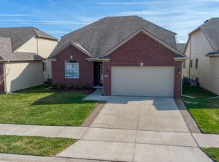 30028 Danvers Dr #68, New Baltimore, MI 48051