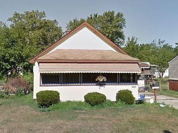 5304 Woodward St, Wayne, MI 48184