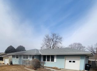 8210 Bowie Dr, Omaha, NE 68114