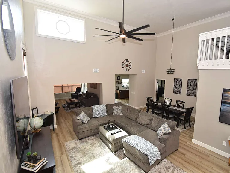 1 Bedford Dr — Photo 40