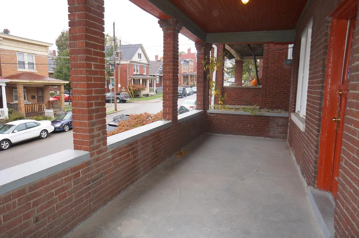 5 bed, 2046 sqft, $3,500 — Photo 2