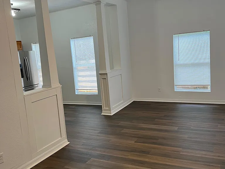 118 E Lime St — Photo 8