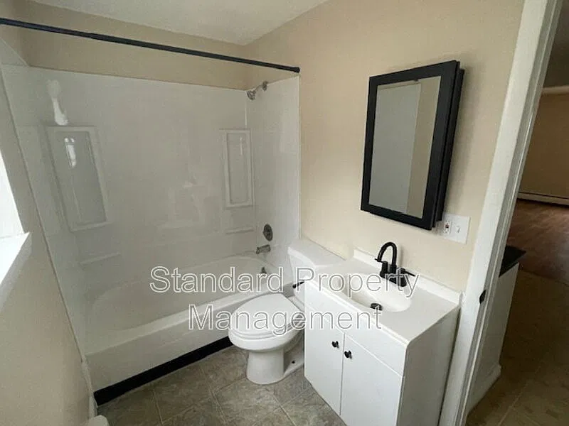 1 bed, 1.0 bath, $895 — Photo 4
