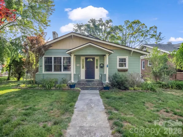 1534 Kensington Rd, Hendersonville, NC 28791