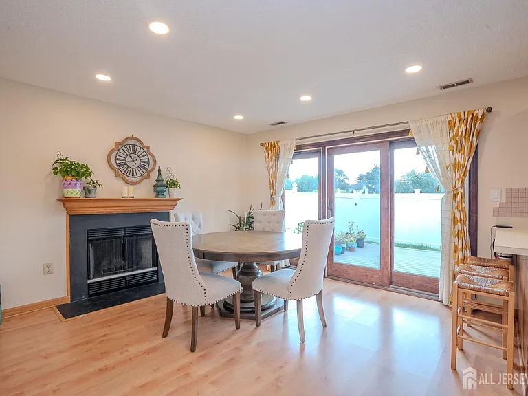 63 Carlisle Ct — Photo 14