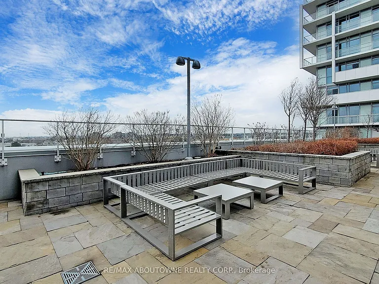 55 Speers Rd #1007 — Photo 31