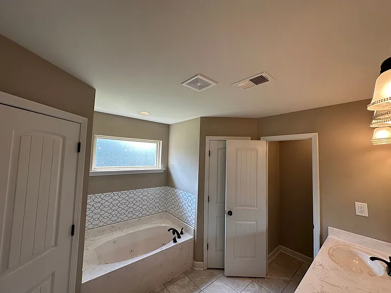 8053 Switzer Dr — Photo 15