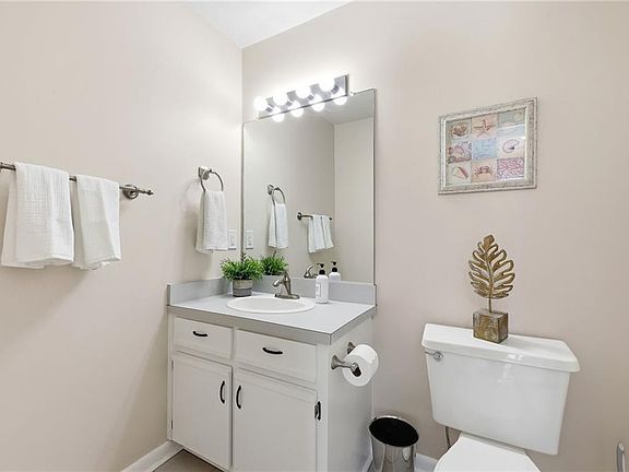 4th image of 4505 Guam St