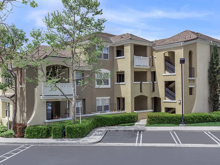 Laurel Terrace Apartment Homes — Photo 16