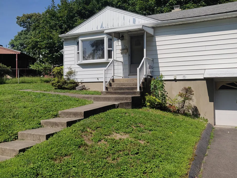 72 White Oak Ln
