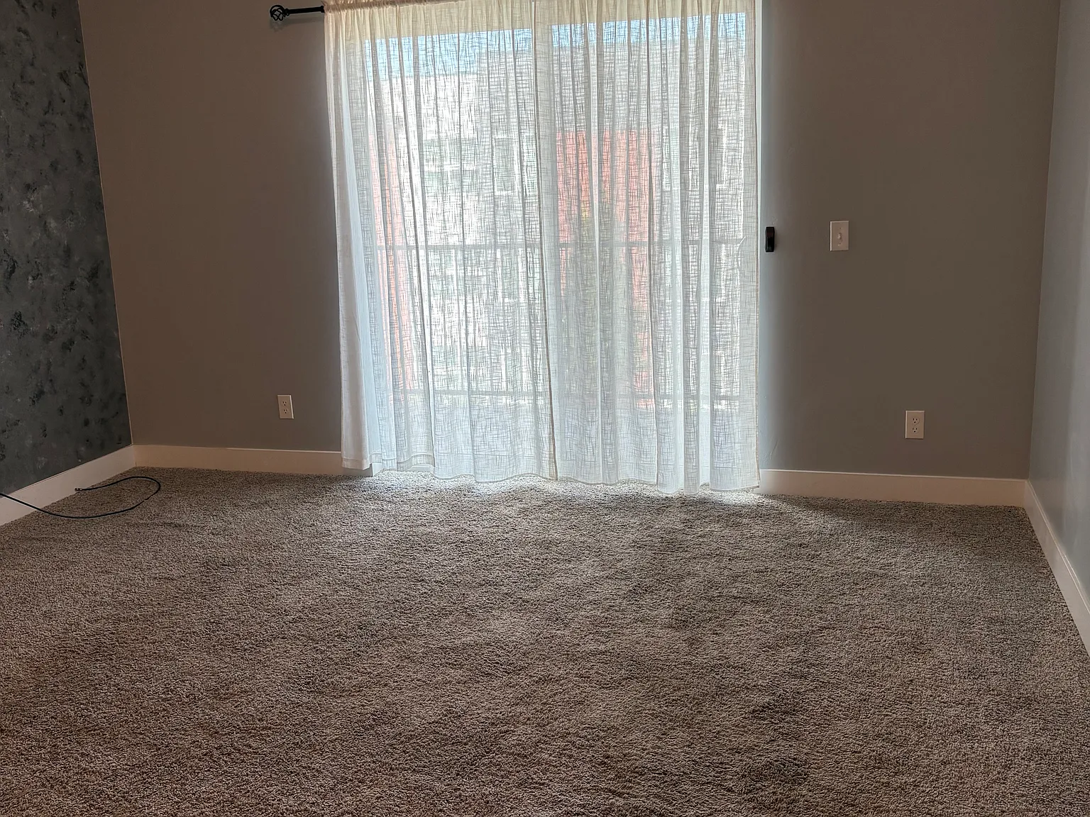 2 bed, 1000 sqft, $1,425 — Photo 2