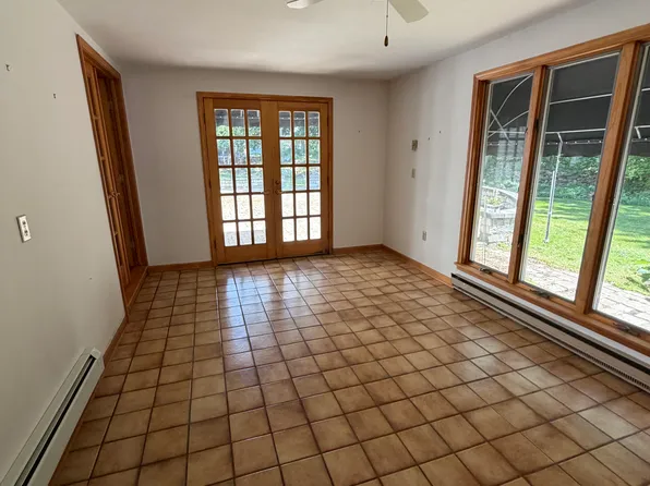 (undisclosed Address), Fayetteville, NY 13066