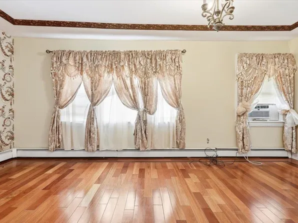 20 75th Street image 27 of 41