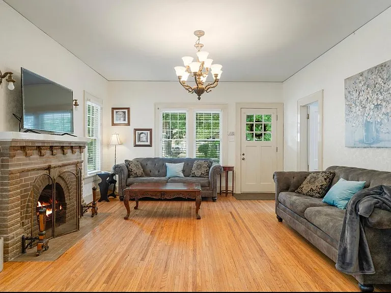 1402 S Elwood Ave — Photo 3