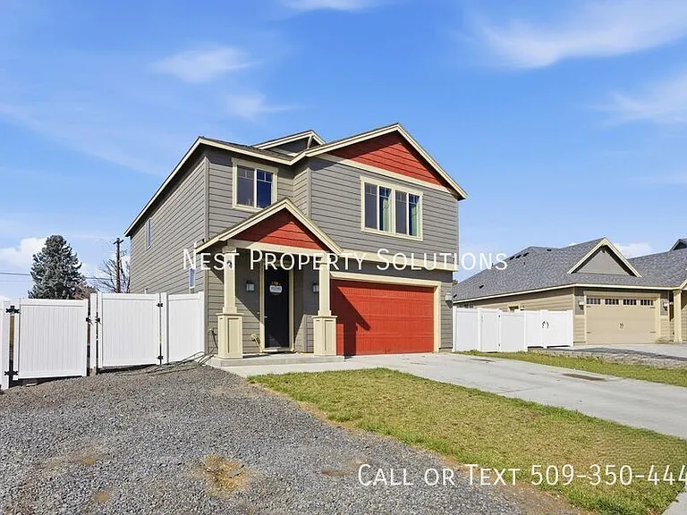 1111 Hilltop Ave NE — Photo 4