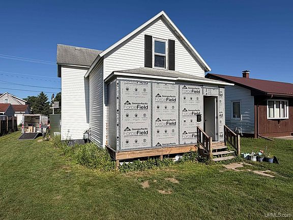 2nd image of 307 Iron St