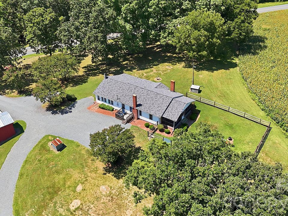 1st image of 32372 Hugh Rd