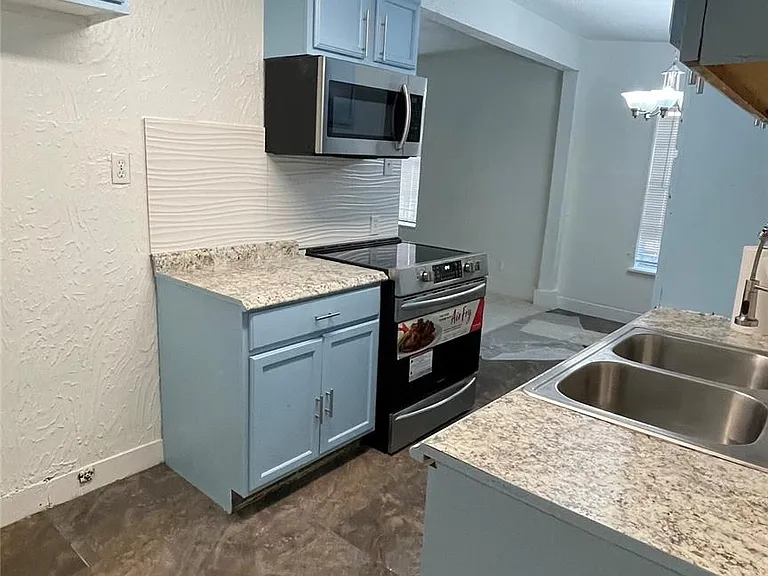 2718 Exline St — Photo 4