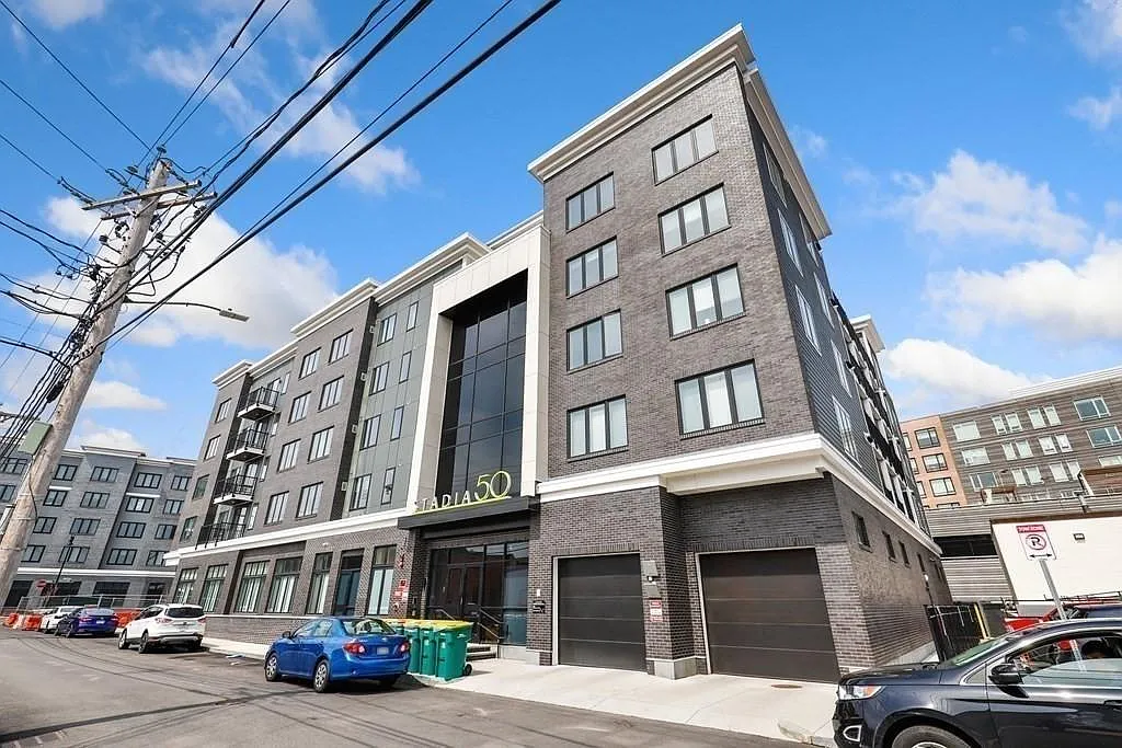 1 bed, 675 sqft, $2,995 — Photo 1