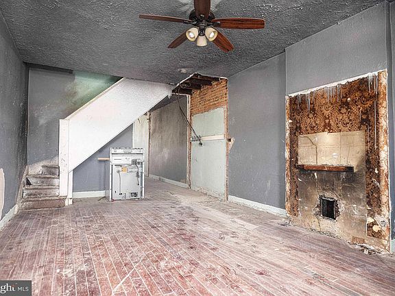 4th image of 1635 N Warwick Ave
