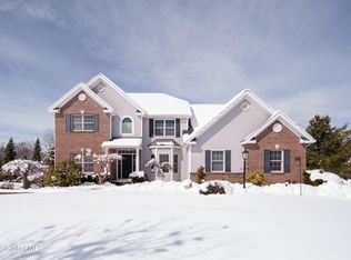 25 Devonshire Way, Halfmoon, NY 12065