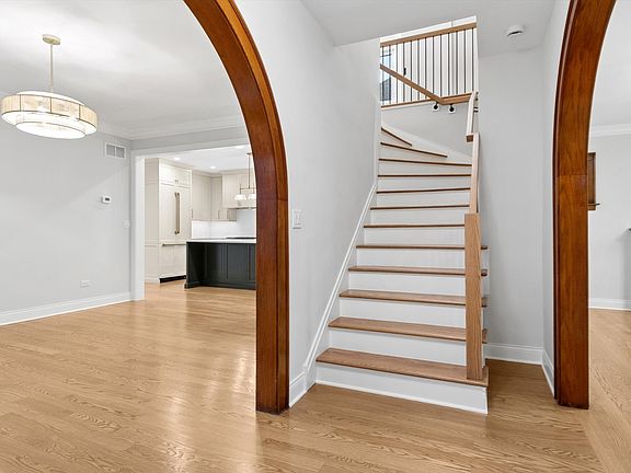 5th image of 354 Lionel Rd