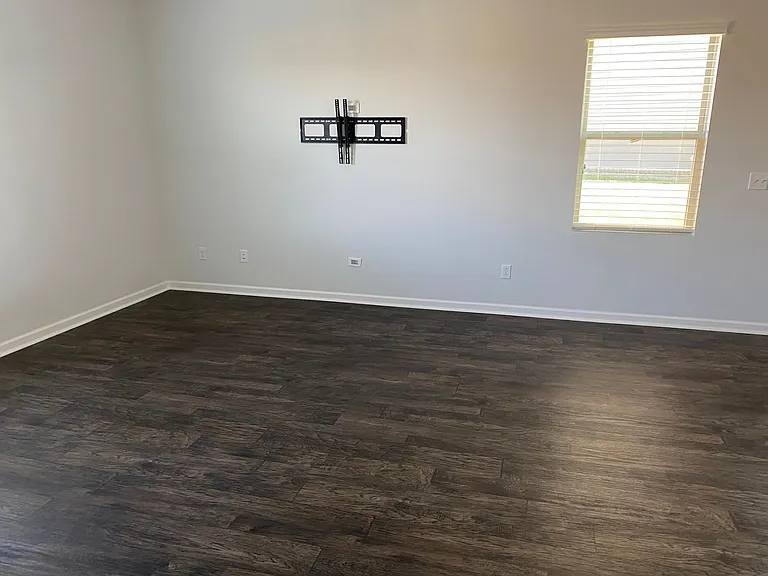 1024 Lonergan Cir — Photo 3