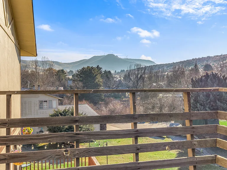 2228 E Roanoke Dr — Photo 35