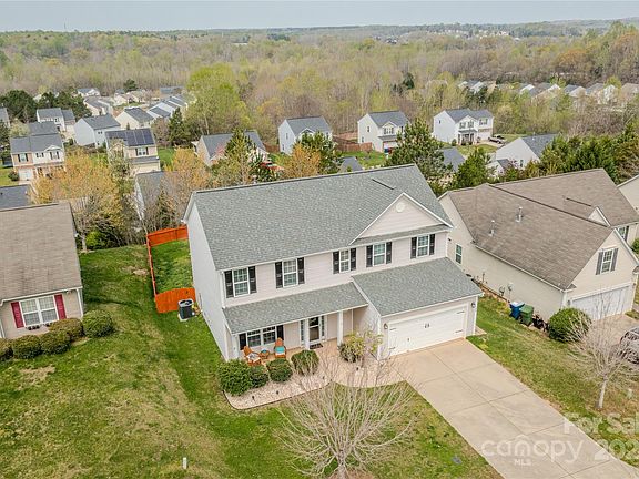 2nd image of 108 Ashton Bluff Cir