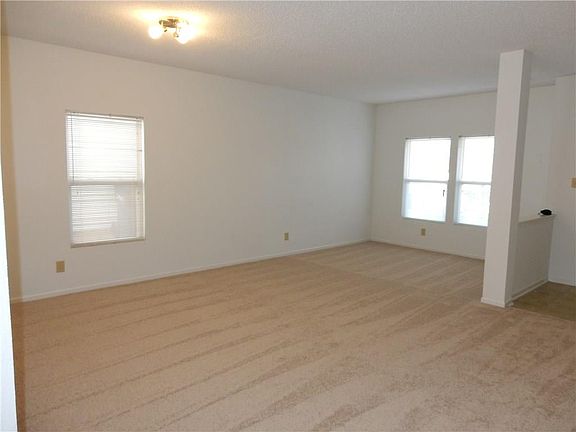 3rd image of 15321 Clear St