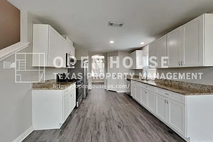 4 bed, 2.5 bath, 2510 sqft, $2,295 — Photo 4
