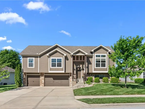 9301 SW 2nd St, Blue Springs, MO 64064
