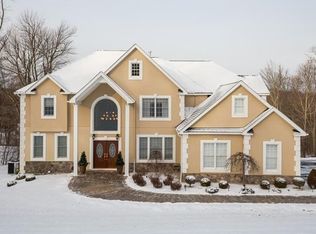 1 Fieldstone Ct, Poughkeepsie, NY 12603