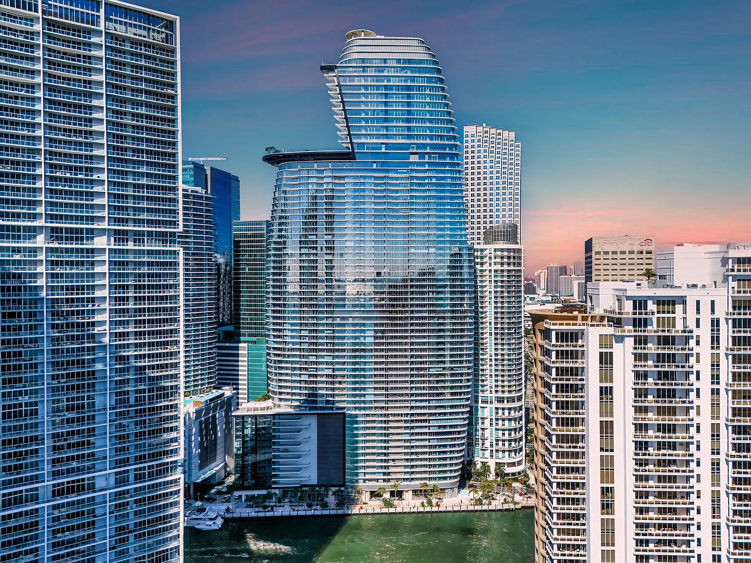 Aston Martin Residences — Photo 2