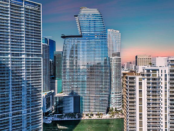 2nd image of 300 Biscayne Boulevard Way #1508
