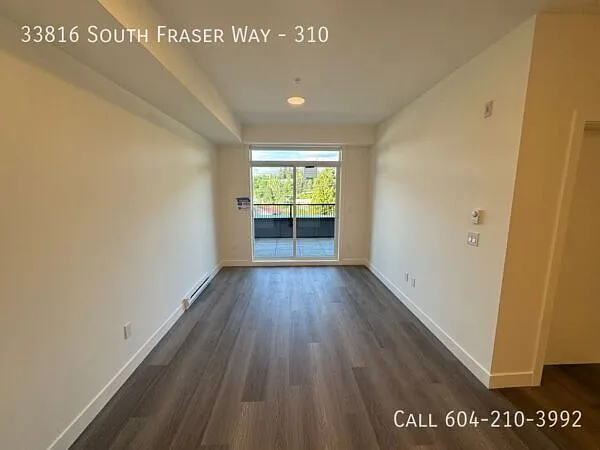 Downtown Abbotsford Like New 1 Bed — Photo 3