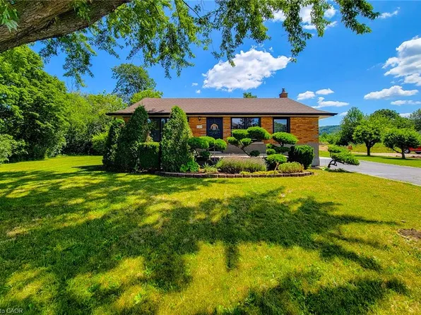 220 Winona Rd, Hamilton, ON L8E 5K4